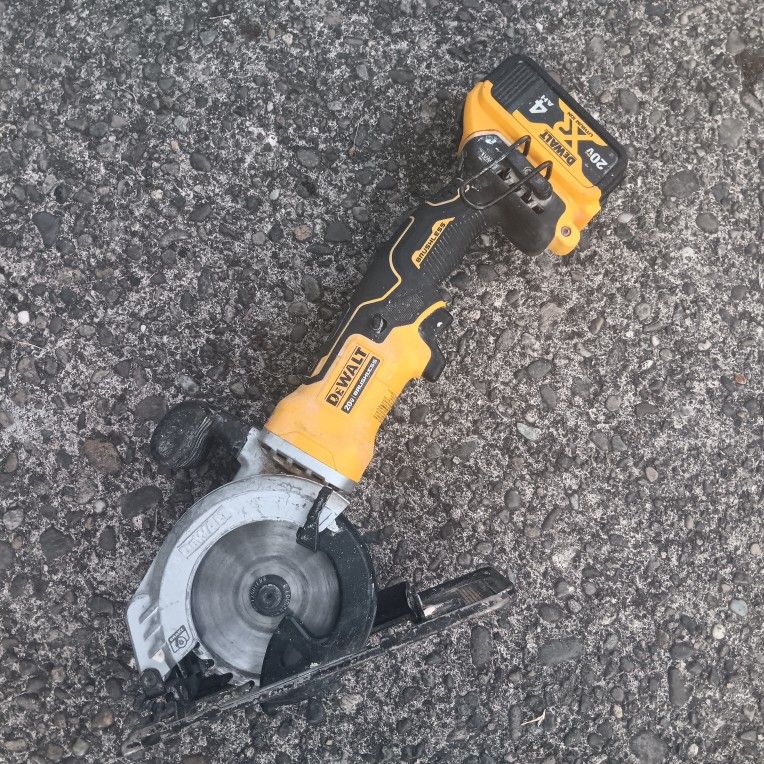 DeWalt DCS571 20volt 4&1/4 in Circular Skill Saw Vgood Condition With 4.0 Battery(charger not Inc) For Pick Up Fremont Seattle. No Low Ball/Trades 