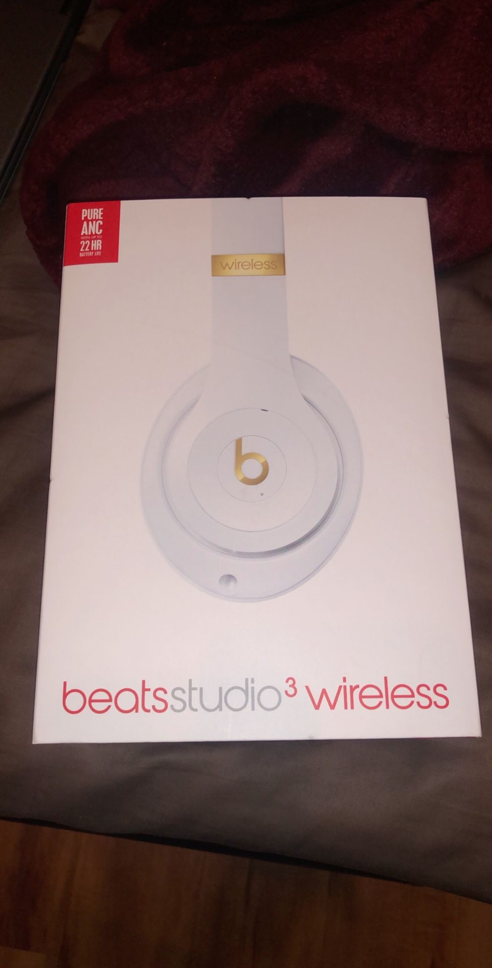 Brand new white/gold Beats Studio Wireless 3.0 No scratches!!
