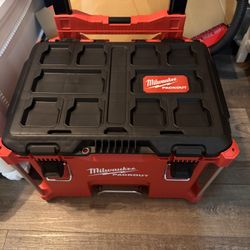 Milwaukee Pack Out Box New Firm$$$