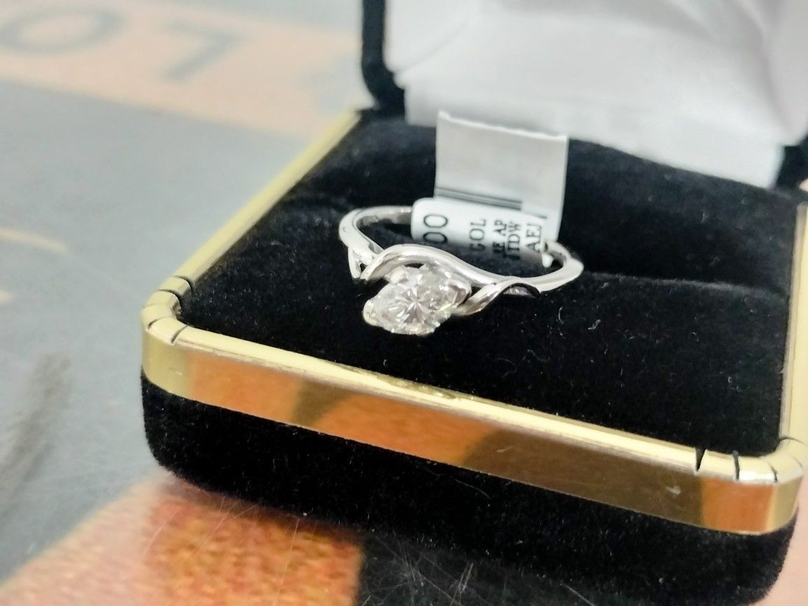 Diagonal Diamond Marq Solitaire Setting