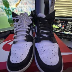 Nike dunk Panda Size 10