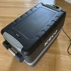 43QT JP40 Iceco 12V Fridge Freezer Electric Cooler With Cover (used Once)