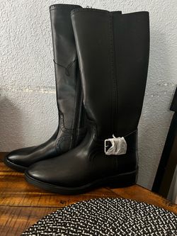 Women boots Size 9