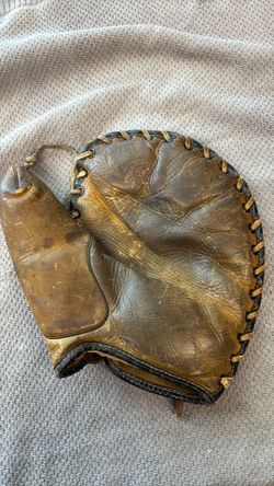 Old Baseball Glove. Antique. Vintage.