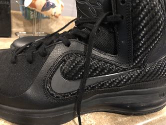 LeBron 9 All Blackout Size 8 Great condition