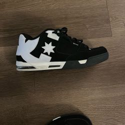 DC skating shoes 