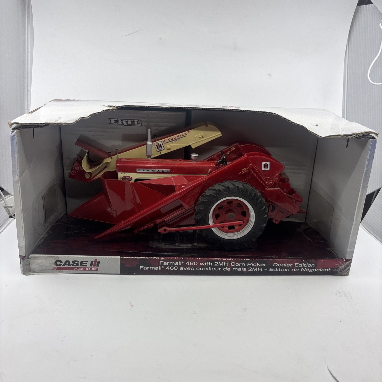Ertl FARMALL MCCORMICK 460 With 2MH Corn Picker Dealer Edition 1/16 14(contact info removed)