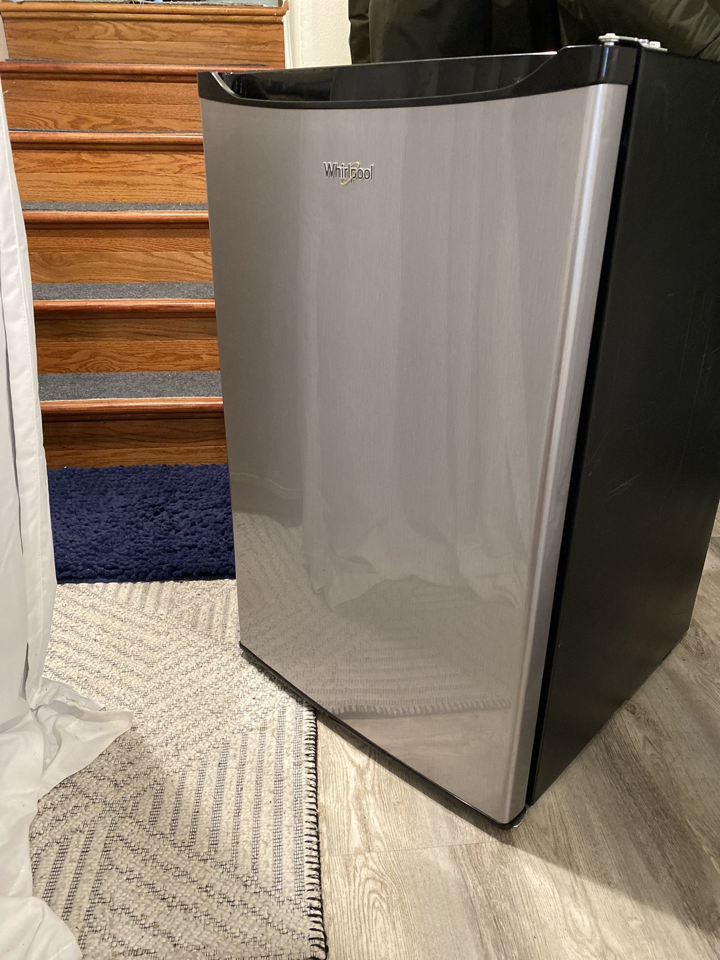 Whirlpool 4.3 cu.ft Refrigerator w/ Freezer (Used, 100% Clean, Amazing Condition) (Free Delivery)