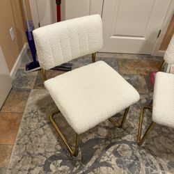 Accent Chairs 