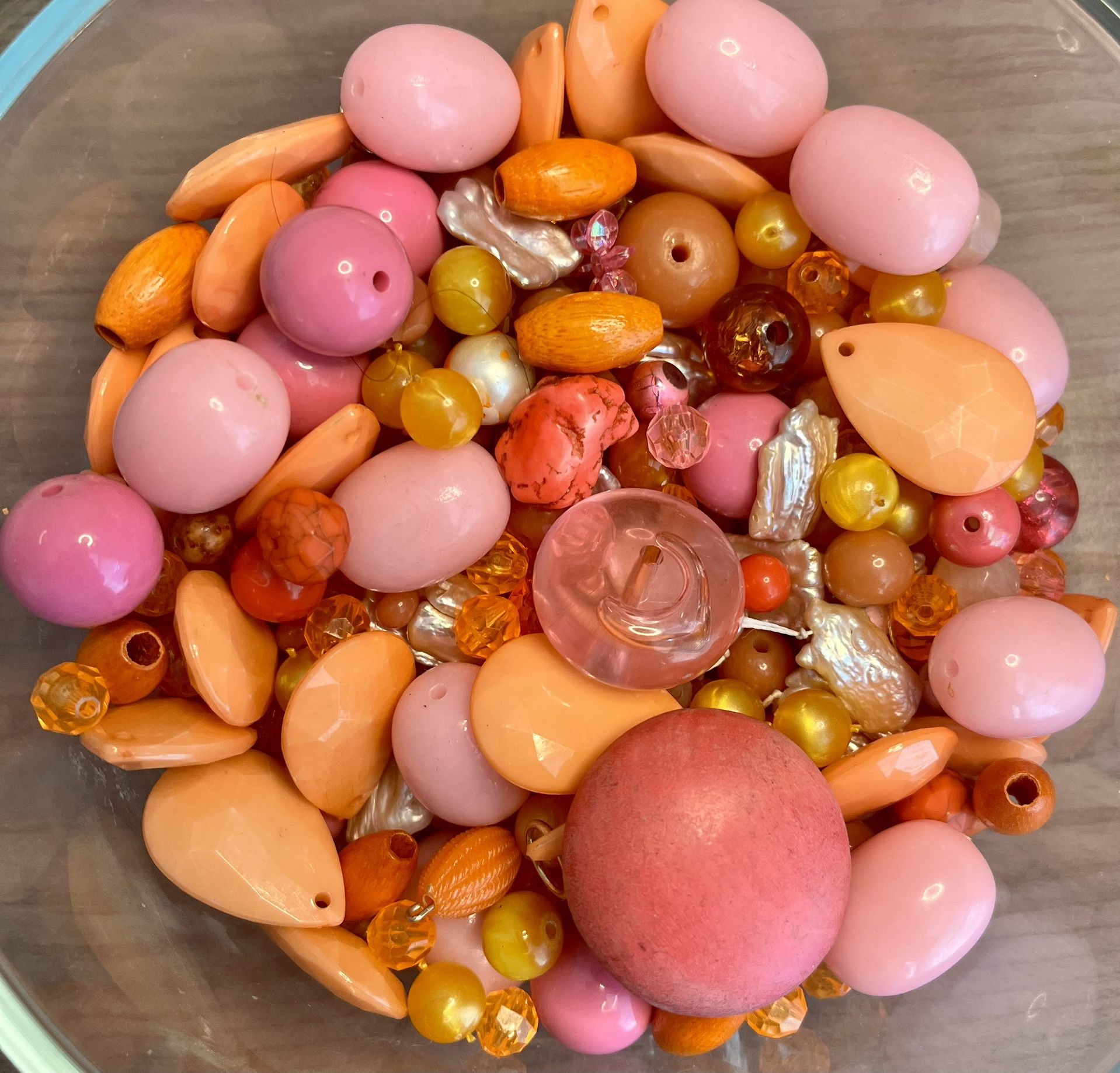 Vintage orange and pink beads it. All different shades of orange and pink and  sizes. As is. No returns. Make me an offer I can’t refuse. Please feel 