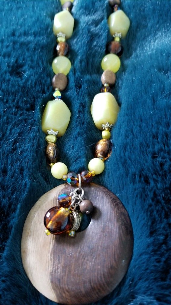 CHUNKY GREEN BEADED NECKLACE