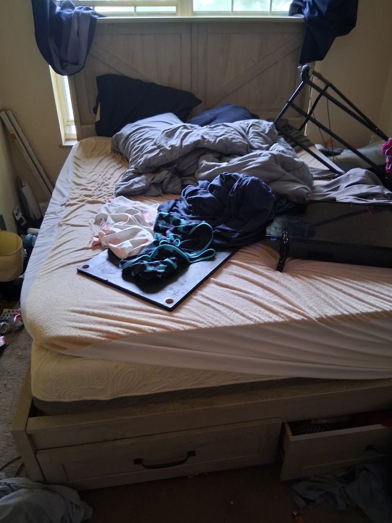 FarmhouseRustic Oak Bed