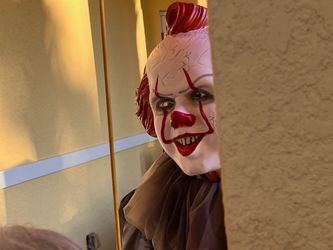Pennywise Costume - IT Chapter Two - Adult Standard Fits up to 44 - with Mask