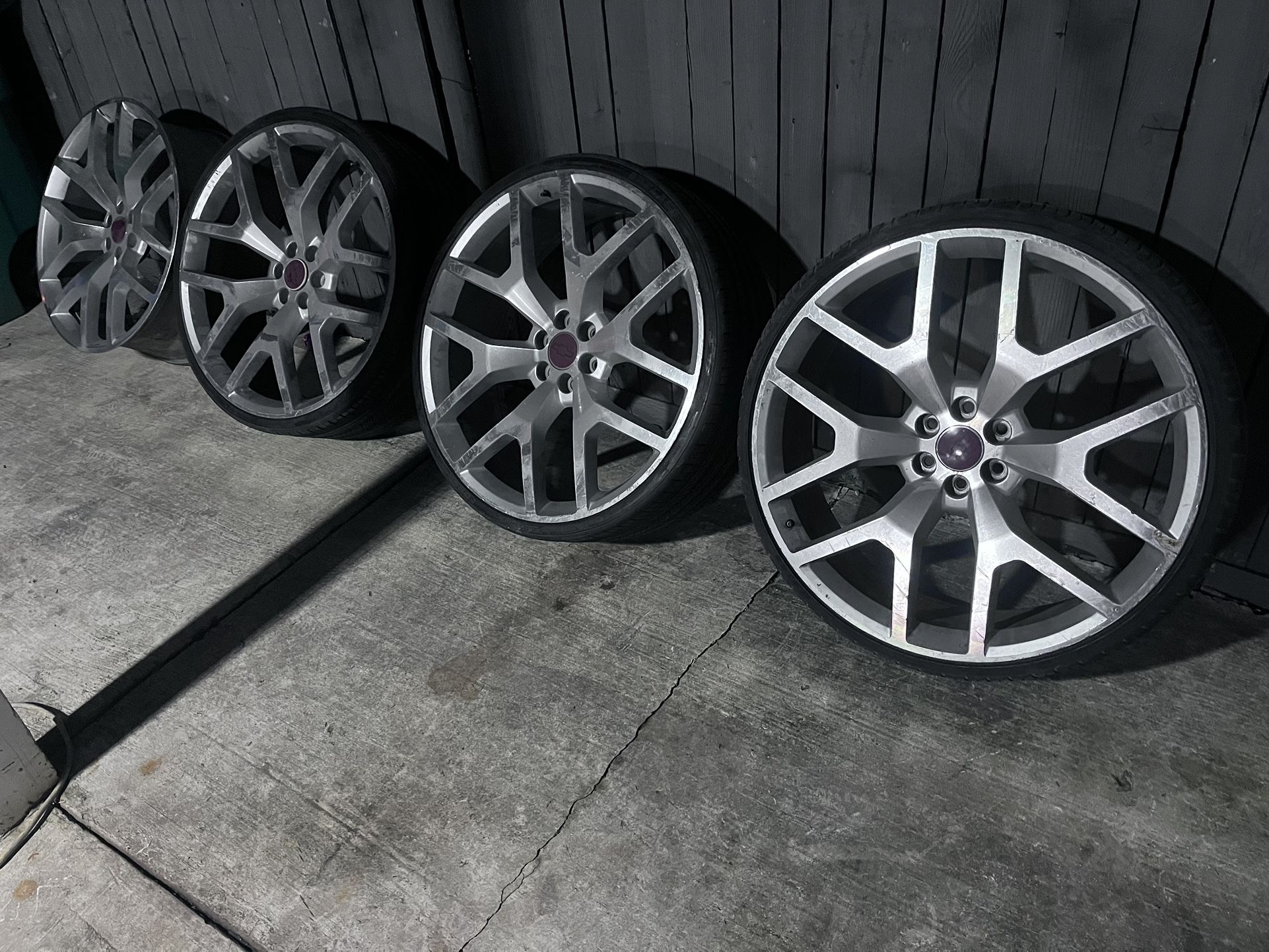 Set Of 28” Honeycomb Rims 6 Lug Chevy