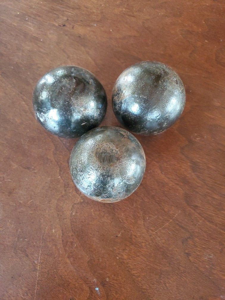 Set Of 3 Round Heavy Iron Cannon Balls/Spheres