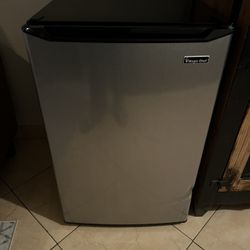 Magic Chef Mini Fridge 