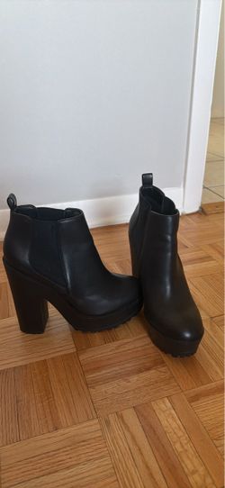 Women’s shoes size 8