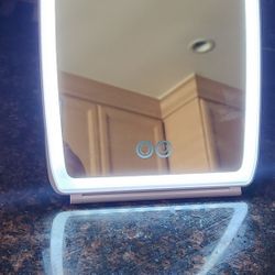 Portable LED make-up mirror