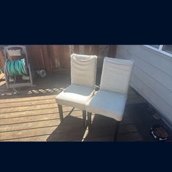 DINING ROOM CHAIRS FREE