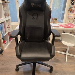 secret lab chair titan R2020