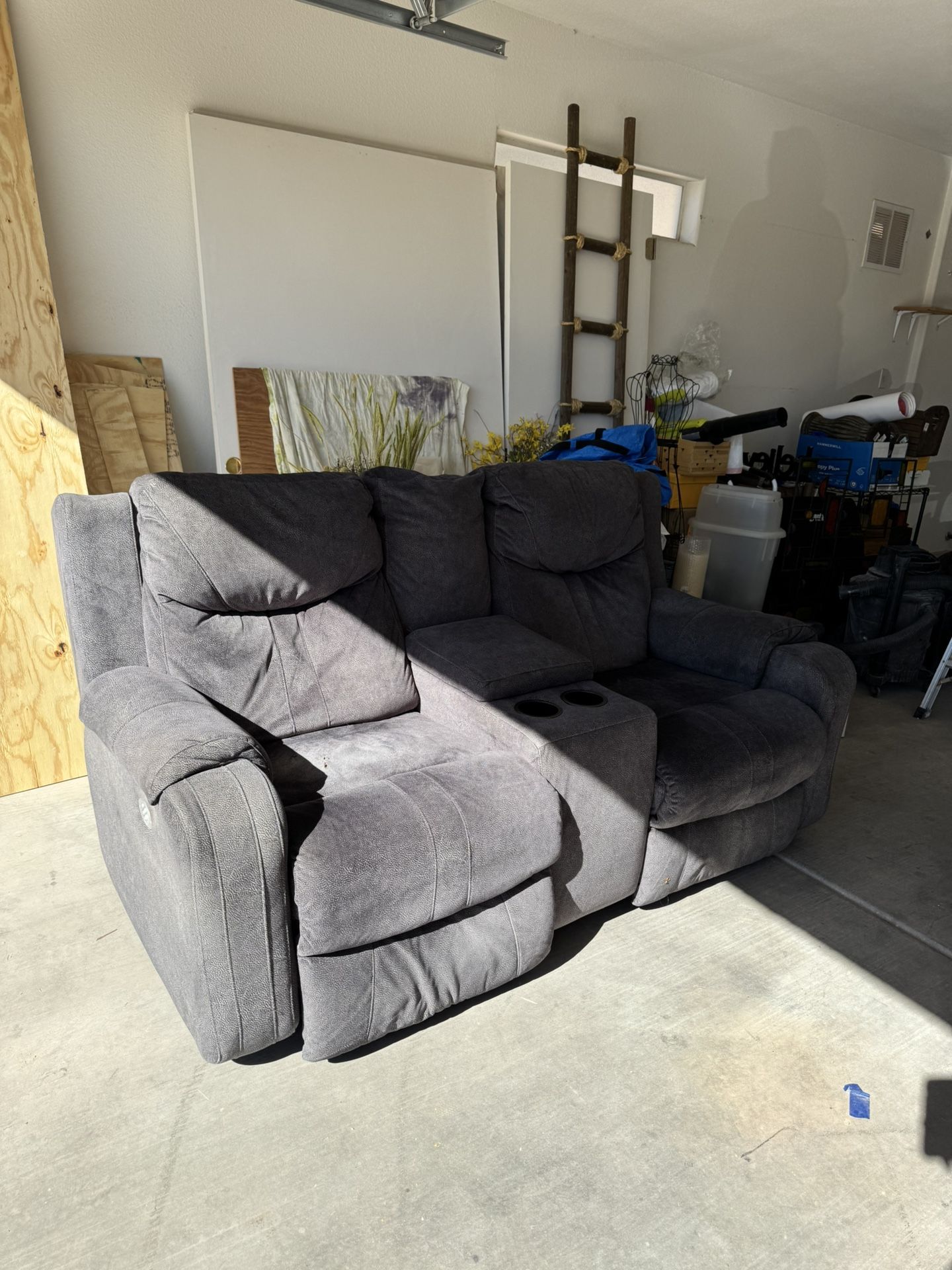 FREE LOVESEAT With 2 Electric Recliners