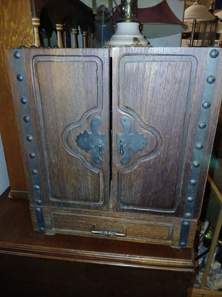 Antique Or Vintage Portable Liquor Cabinet Bar