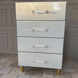 Jamare 23.5" W 4 - Drawer Dresser (Slightly Damaged)