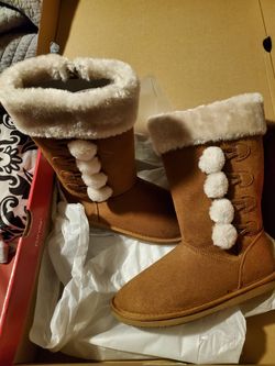 New girls boots sz 2