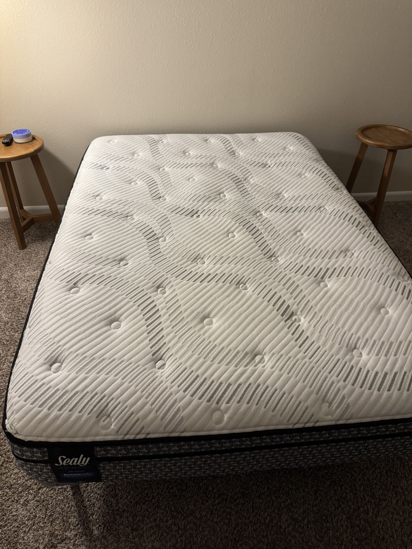 Like New Full Size Sealy Posturepedic Mattress