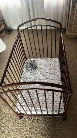 Mini crib