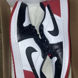 Air Jordan 1 Low OG Black toe Size 11