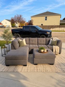 DELIVERY AVAILABLE‼️ Large Gray Sectional Couch with Ottoman