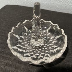 Clear Crystal Ring Holder 