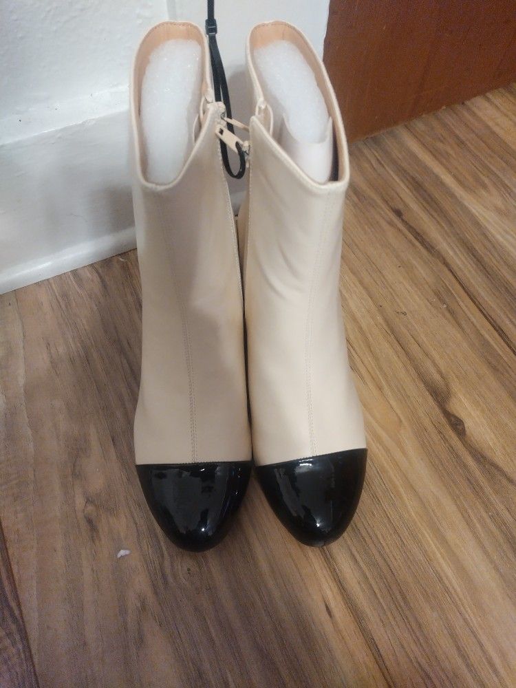 Off-White Leather Short Shaft Cap Toe Boot Size 8