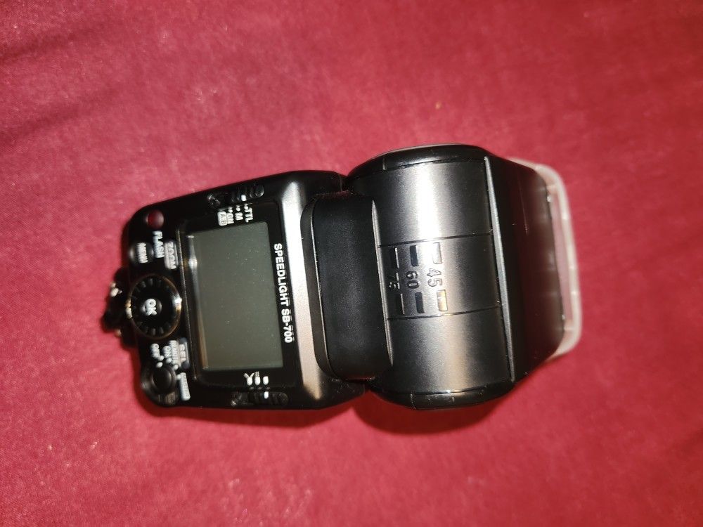 Speedlight Sb 700