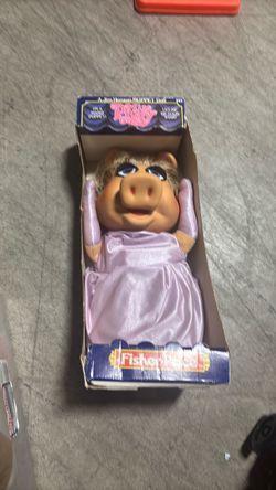 Miss piggy puppet