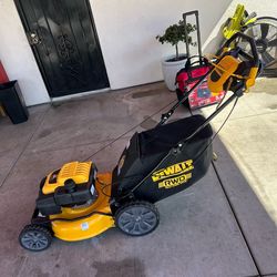 DEWALT 21 in. 196cc E-GOV Engine 3-in-1 Gas RWD Self-Propelled Lawn Mower with High Rear Wheels