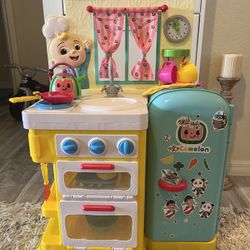 CoComelon Deluxe Feature Roleplay, Little Kitchen - Includes Interactive Kitchen Accessories - Toys for Kids and Preschoolers