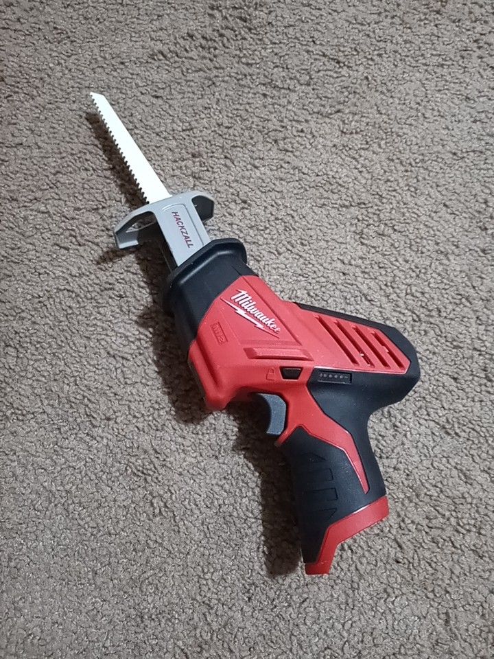 Milwaukee M12 Hack Saw