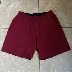 Men’s lululemon Lined Shorts Size Large 7”