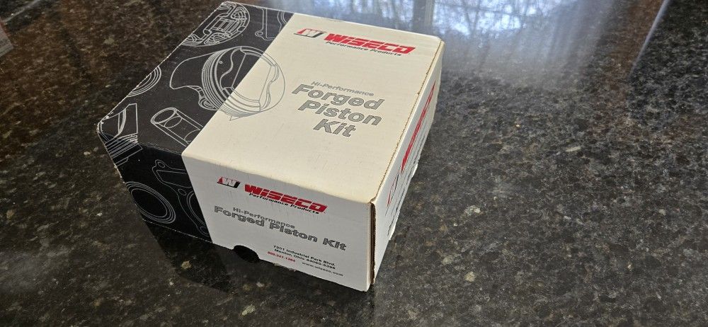 New - Wiseco Performance Piston Set