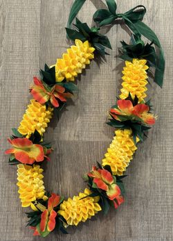 Pineapple Ribbon Graduation Lei