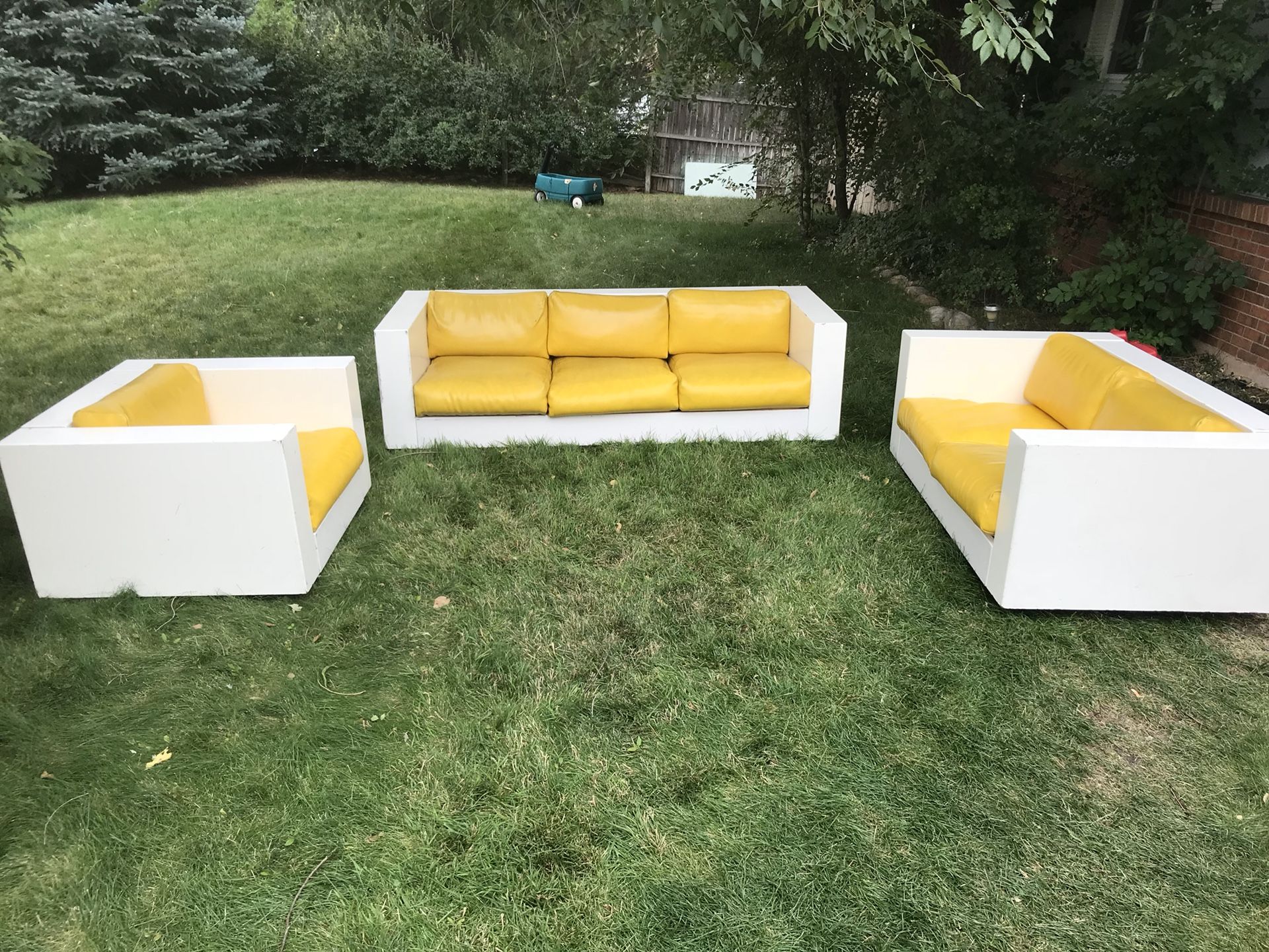 Rare fiberglass sofa set retro/modern yellow and white couch