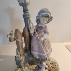 Vintage Lladro Fall Clean Up Collectible Figurine #5286 Retired Glazed Finish