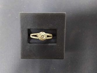 Women's Ring - Yellow Gold 14k (.585) 3.2 grams Size 6