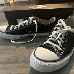 New converse Size 9.5 Men’s
