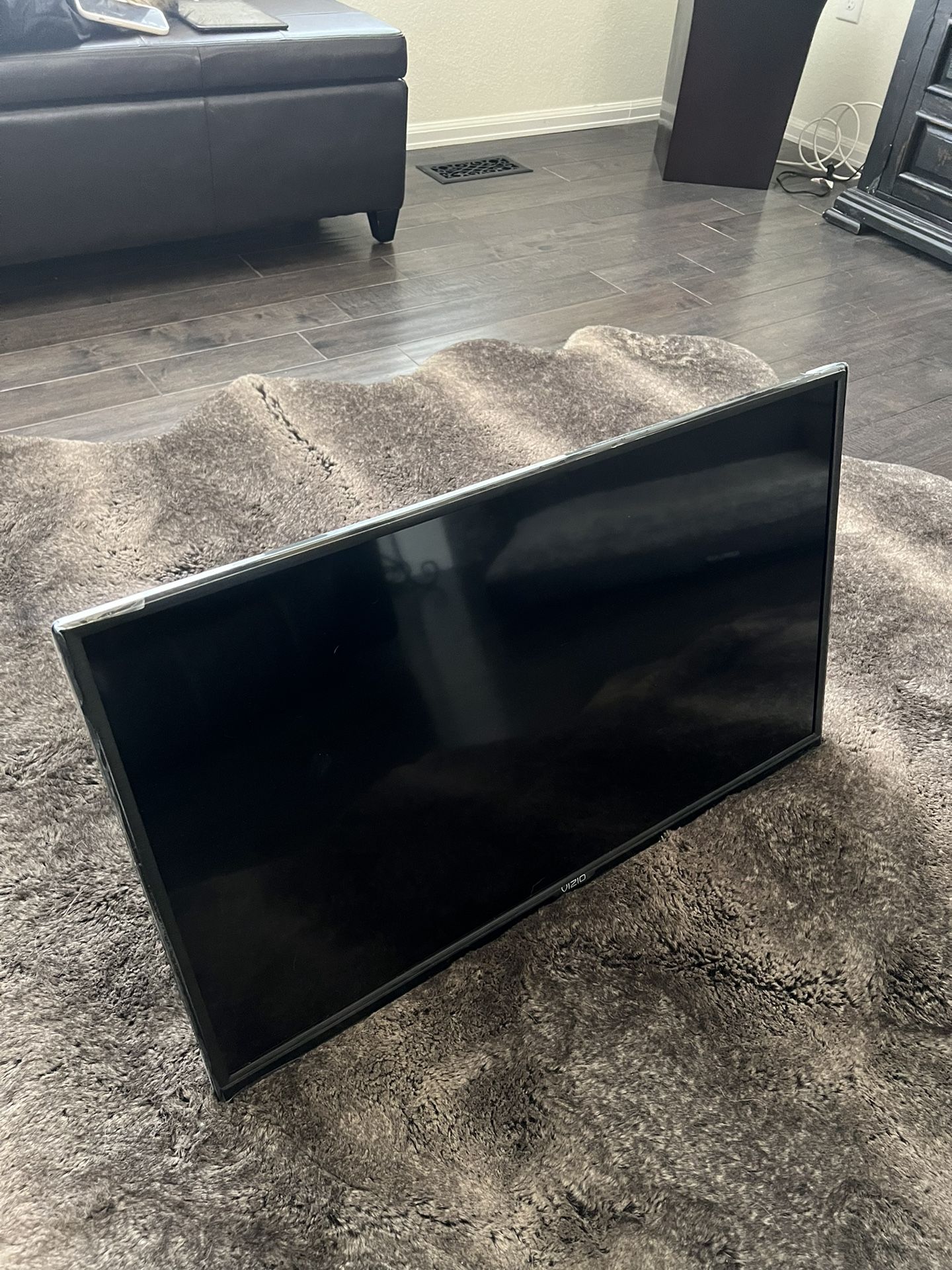 Vizo Tv 32 inch +mount 