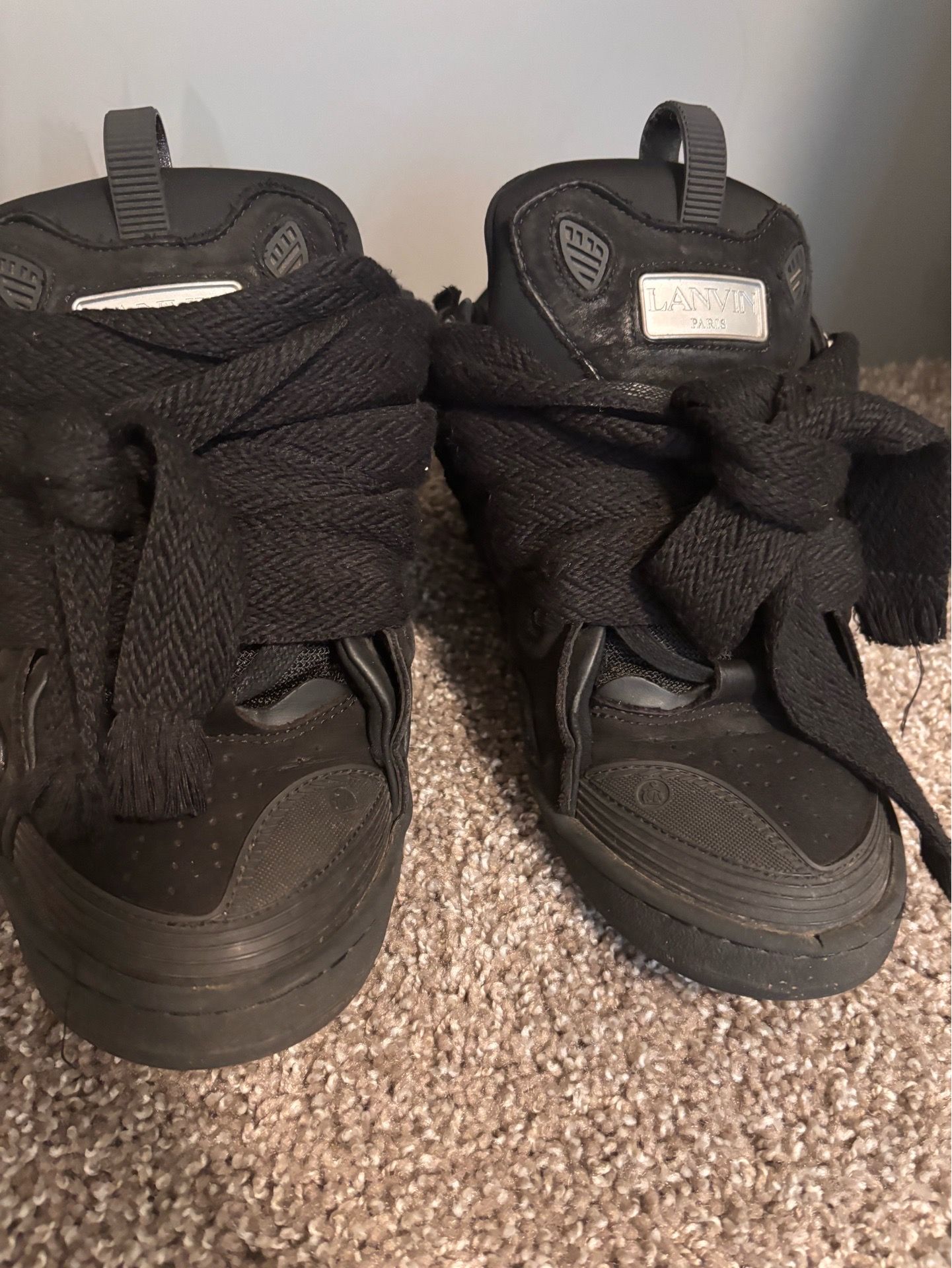 Lavin curb all black