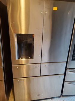 New Samsung Refrigerador. $700.  