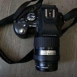 Olympus E-500 digital camera with Olympus 14–45mm lens